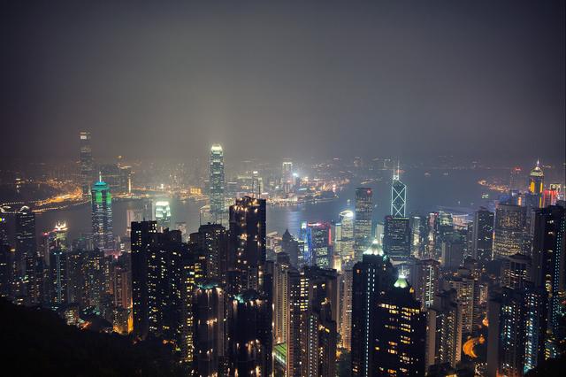 香港多少平方公里，香港面积多少平方公里（每平方公里人口超过两万人）