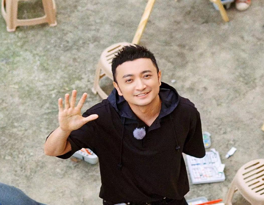 我不管我不管你就是谁都无法替代，我不管我不管你就是谁都无法替代是什么歌（晒月亮姐姐爱心图片引误会）