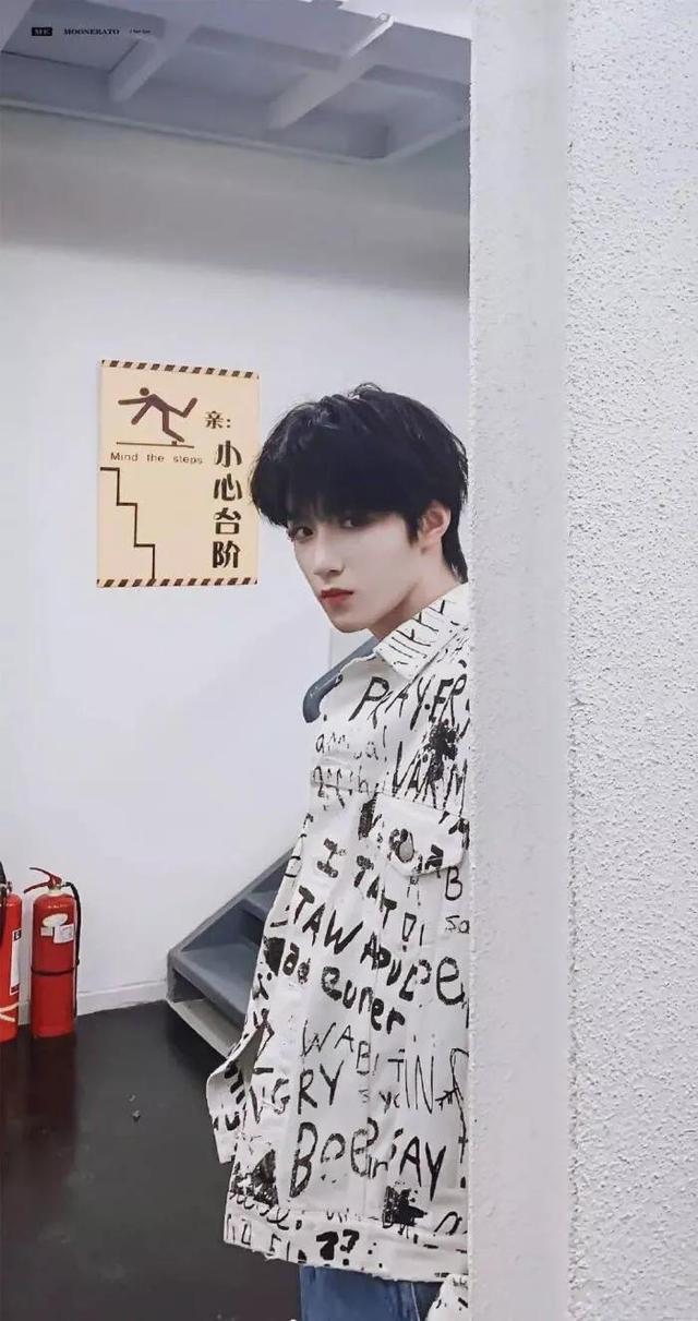 刘耀文头像女生专用，刘耀文｜帅且自知的靓仔微信（壁纸加头像）