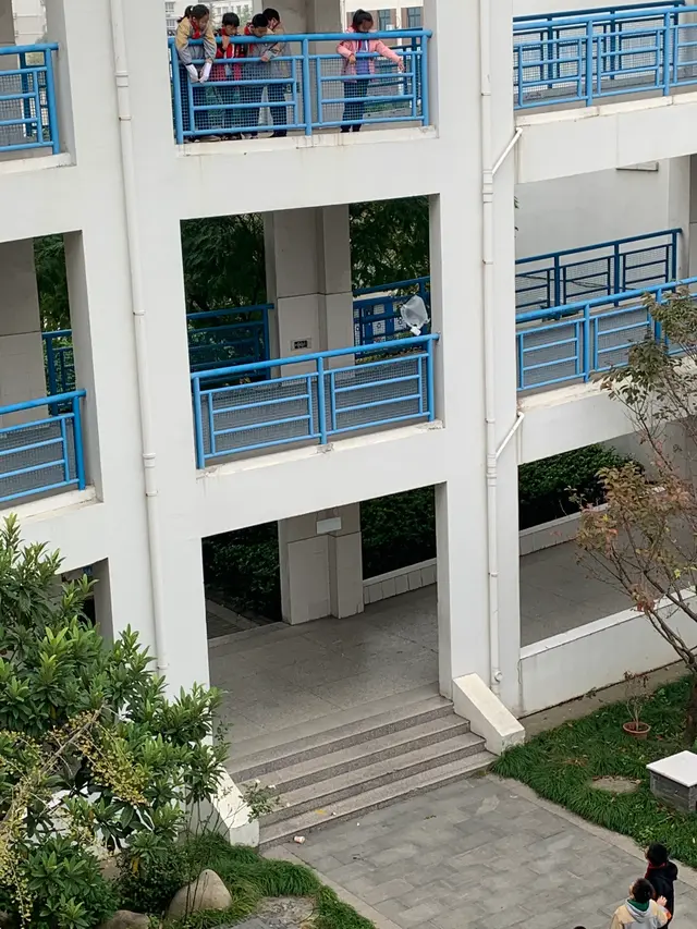 鸡蛋撞地球的做法，鸡蛋撞地球制作方法（“鸡蛋撞地球”—玩转科技秀）