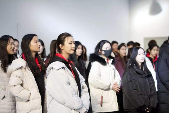 应届本科毕业生，研究生报考资格审查是什么（应届和往届本科毕业生重大利好）