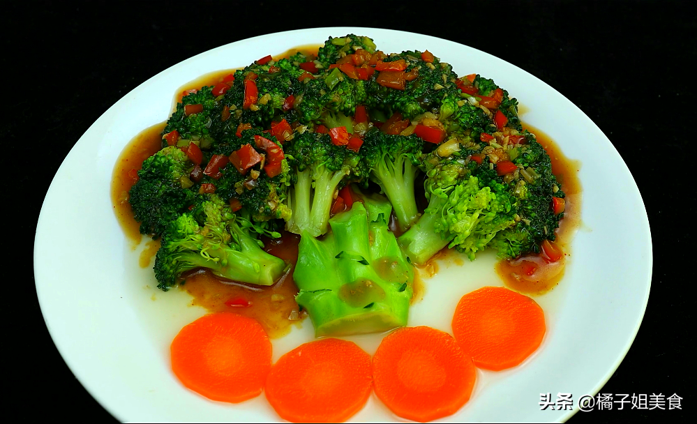 【西兰花胡萝卜彩椒拼盘】做法步骤图 色彩缤纷孩子也爱吃-起舞食谱网