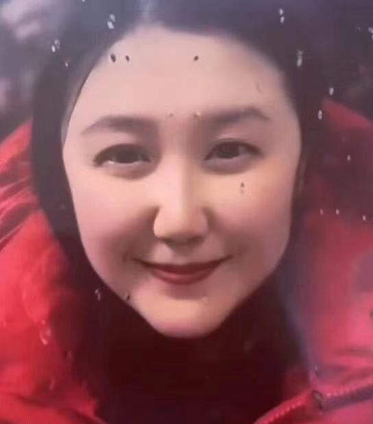 寇振海与妻子李婷，肤白貌美不输女星