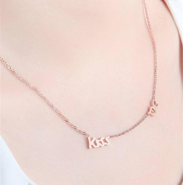 玫瑰金颜色的图片，玫瑰金是什么颜色（今冬最流行的5款玫瑰金首饰）