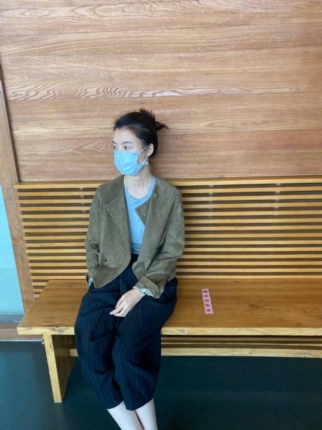 车晓个人简介，车晓个人简介身高体重（穿驼色外套配九分阔腿裤）