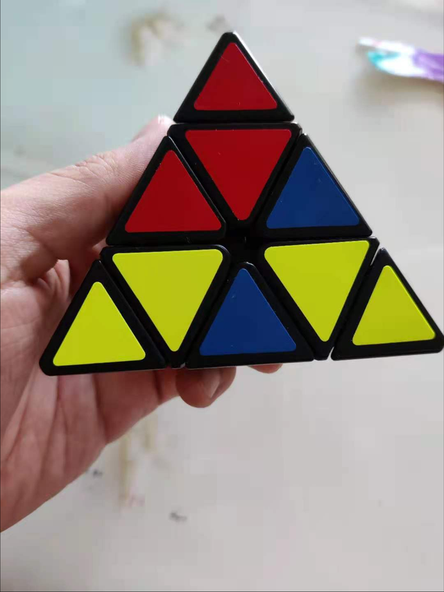 简单魔方七步口诀，简单魔方七步口诀完整版（<儿子幼儿园的兴趣课）