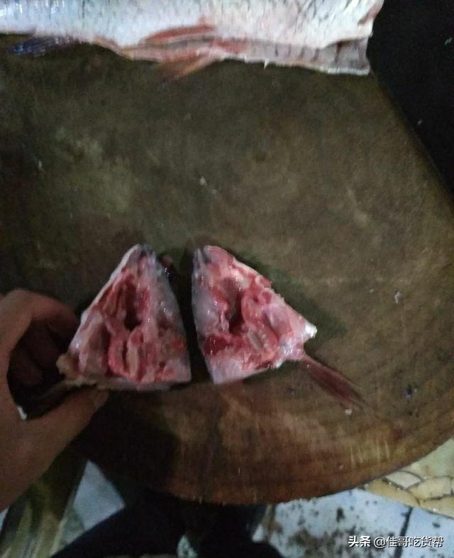 酸菜鱼怎么切鱼片，酸菜鱼的鱼片怎么腌制（教你酸菜鱼如何切鱼片没鱼刺）