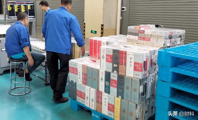 中华软包跟硬包有啥区别，软包和硬包区别（跟硬包到底有什么区别）