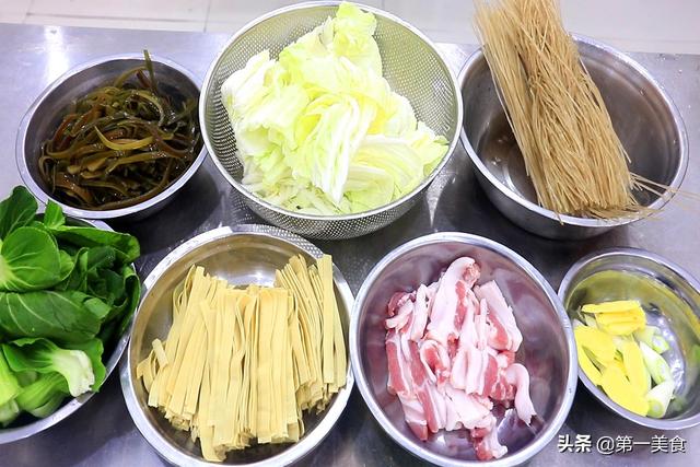 大烩菜的家常做法，排骨大烩菜的家常做法（好吃好做、边吃边流汗）