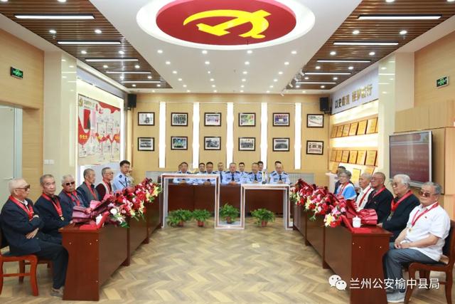 金政委黑历史，金灿荣顶多算个网红?不明白中国人为什么信。（兰州公安榆中县局举行“光荣在党50年”纪念章颁发仪式）