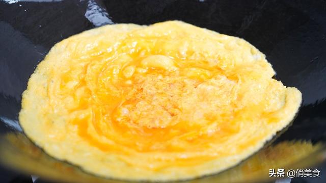 西红柿炒鸡蛋怎么炒才好吃，西红柿炒鸡蛋要怎么做才好吃呢（难怪酒店的西红柿炒鸡蛋那么好吃）