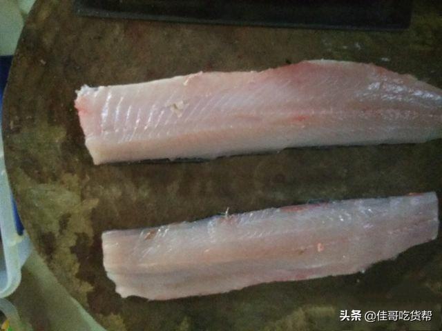 酸菜鱼怎么切鱼片，酸菜鱼的鱼片怎么腌制（教你酸菜鱼如何切鱼片没鱼刺）