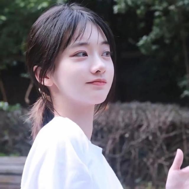 女生真人版头像，真人女生头像微信（一些甜美又有仙气的真人女生头像）
