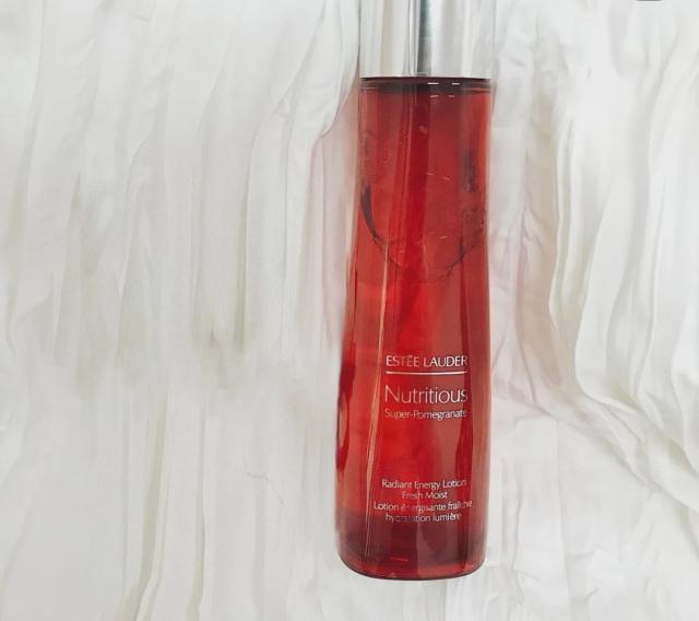 雅诗兰黛红石榴水，雅诗兰黛红石榴水滋润型和清爽型（雅诗兰黛常见的6款精华水）