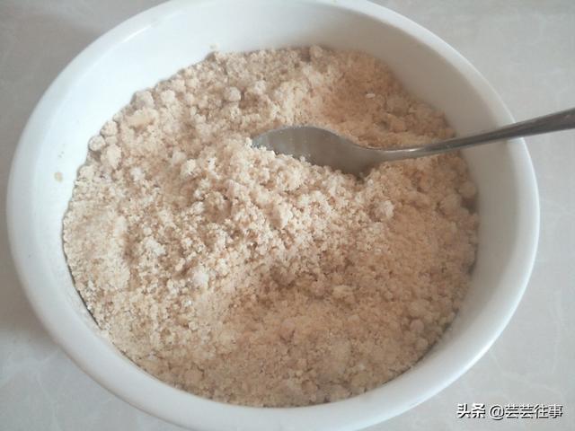 艾糍粑家常做法正宗艾糍粑怎么做，艾糍粑的制作（家常艾叶糍粑这样做）