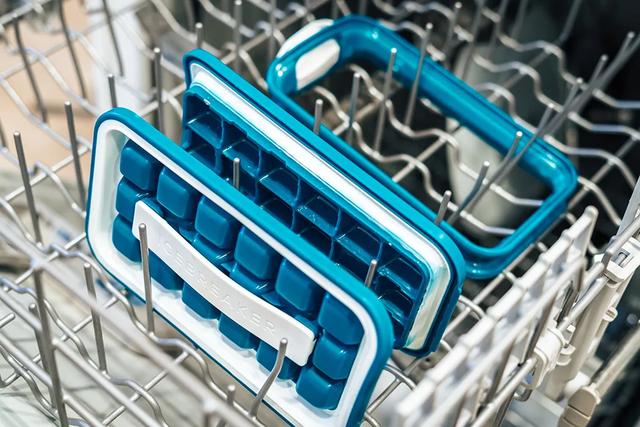 冰格里的冰怎么取出来（比传统冰格好用10倍的丹麦创意冰格）