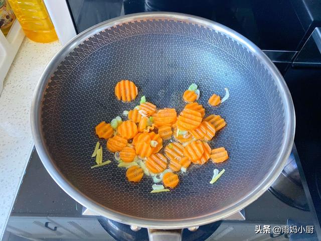 清炒淮山做法图解 教你做最简单的清炒淮山，清炒淮山做法图解（清炒山药别再焯水了）