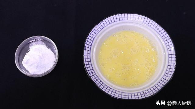 鸡蛋煎豆腐的家常做法，用调料蘸着吃太香了