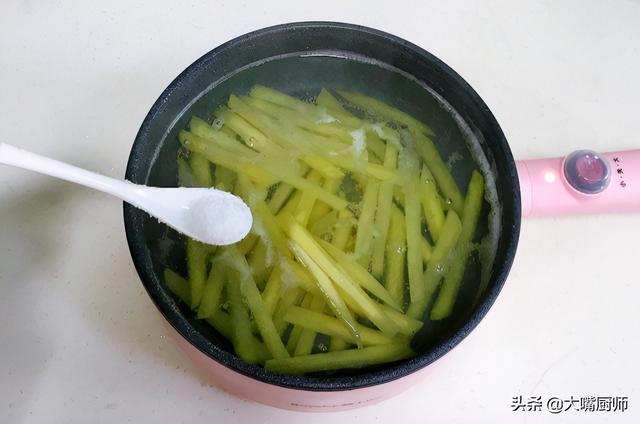 自制薯条制作方式，自己制作薯条的方法（厨师长教你炸薯条）