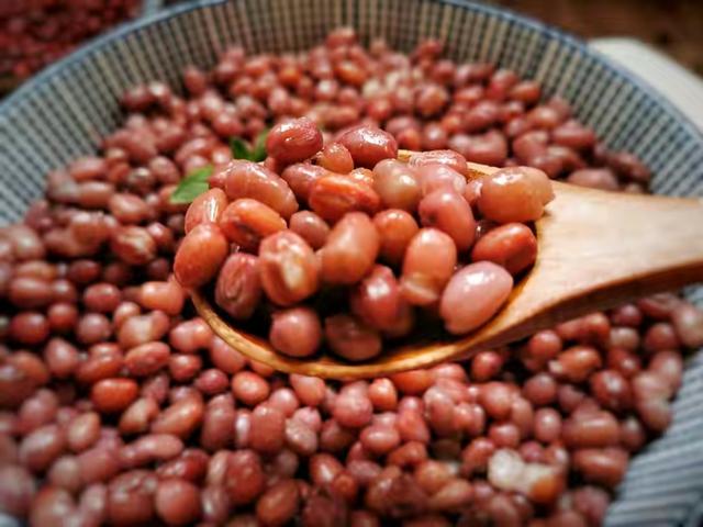 红豆糯米糕怎么做，红豆沙糯米糕简单做法（想吃红豆糯米糕不要出去买啦）