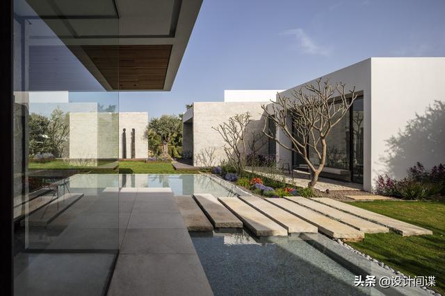 别墅窗帘如何挑选，别墅窗帘如何挑选尺寸（拉开窗帘就能欣赏风景的L型豪宅）