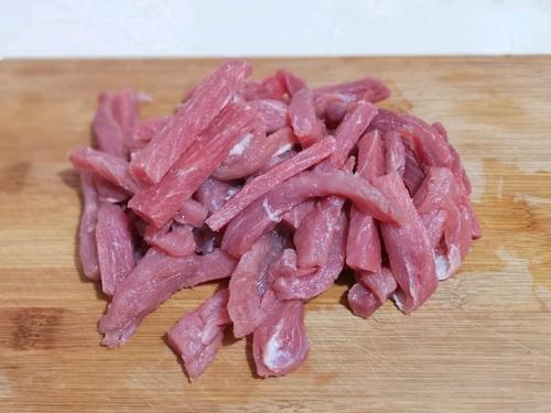 怎么炸里脊肉外酥里嫩，炸里脊的做法外酥里嫩窍门（最好不要裹面粉）