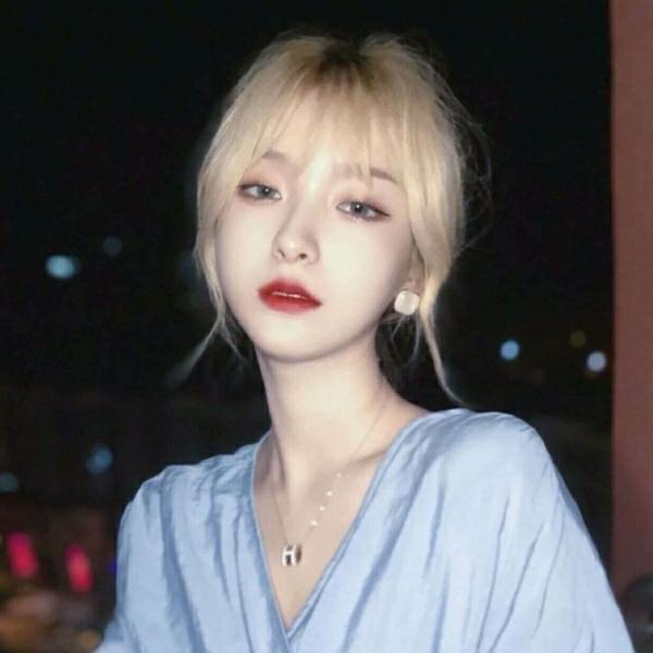 彩色头发妹妹可爱时尚，微信头像，彩色头发妹妹可爱时尚（看完图片我想染个彩虹头）