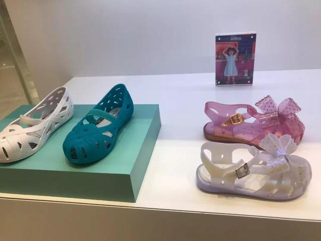 儿童凉鞋怎么选择比较好，儿童凉鞋到底要怎么选