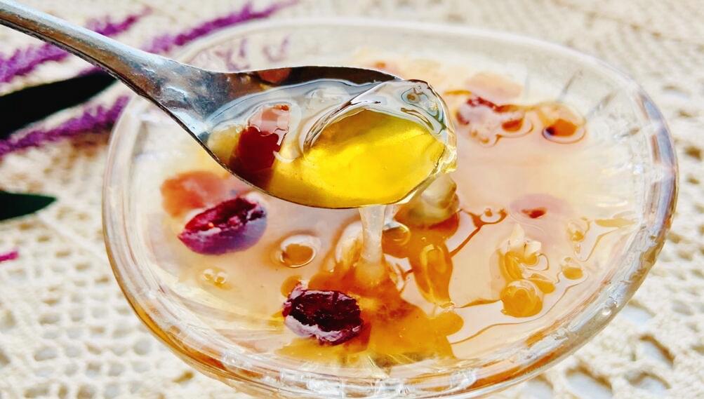 【蔓越莓桃胶羹】做法步骤图  解暑又美容养颜-起舞食谱网