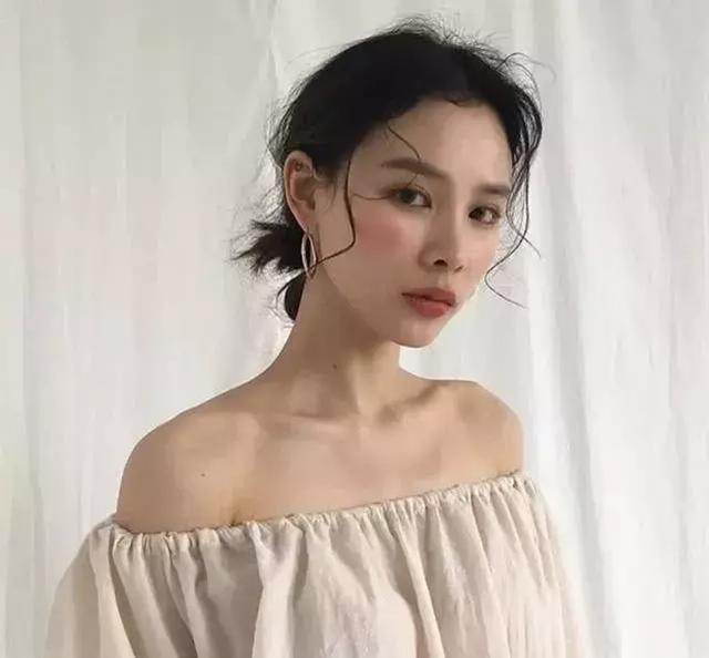 日常烫刘海教程，烫刘海怎么打理（试试最火的“刘海烫”吧）