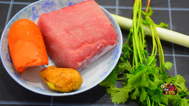 锅包肉是什么菜系，东北名菜锅包肉的家庭做法