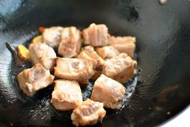 排骨米饭的做法，排骨米饭怎么焖好吃（6步搞定排骨焖饭）