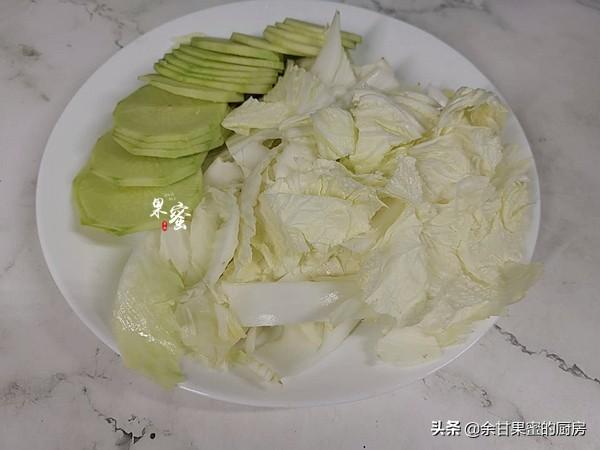 涮牛肉火锅的汤家常做法，食材不多也吃到嗨