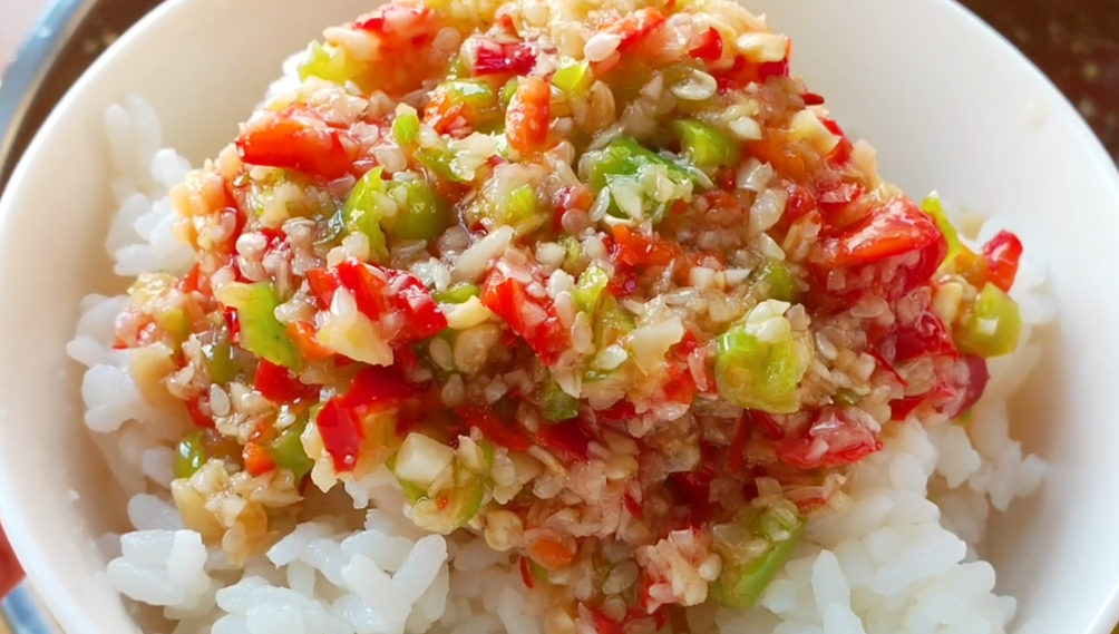 【蒜蓉辣醬】做法步驟圖 香辣開胃又下飯 學(xué)會再也不用出門買-起舞食譜網(wǎng)