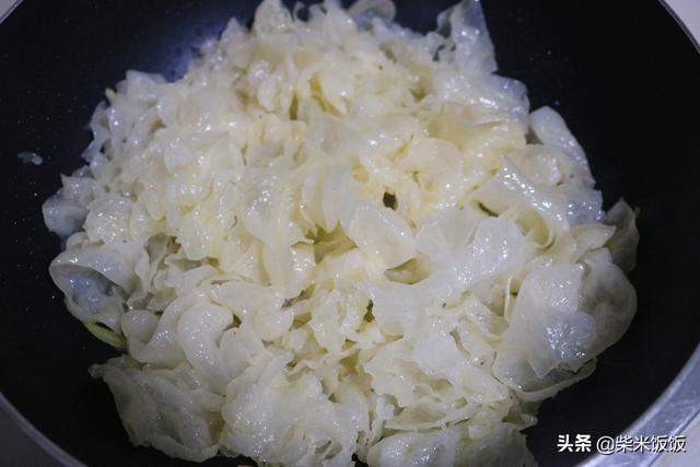 银耳炒菜做法家常，搭配这几种调味料