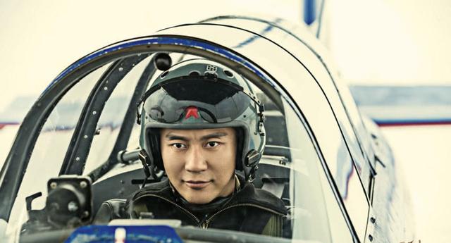 空天猎李晨和范冰冰演片段，和范冰冰打情骂俏