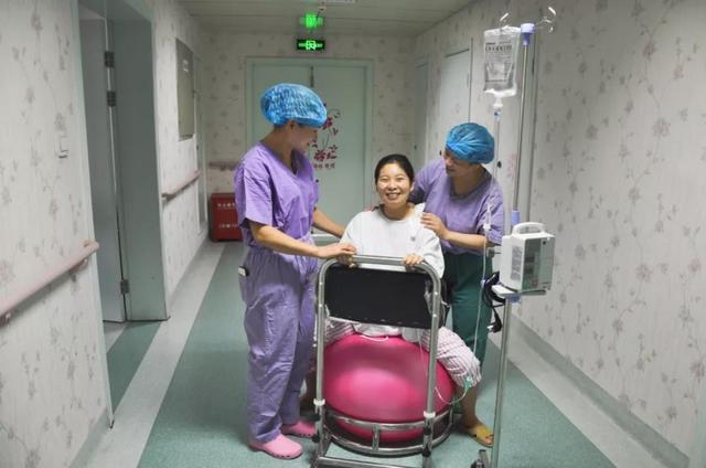 宝宝刚出生怎么护理，宝宝刚出生怎么护理,图片（护理产妇牢记“五快三免”）