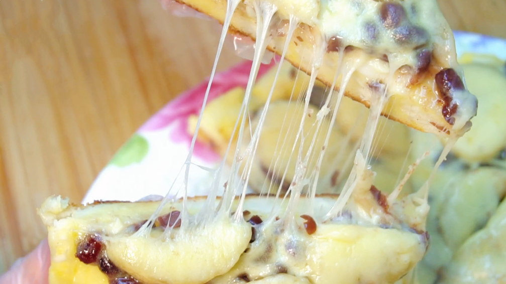 图片[6]-【香蕉蜜豆披萨】做法步骤图 香甜又拉丝 比肉馅饼还香-起舞食谱网