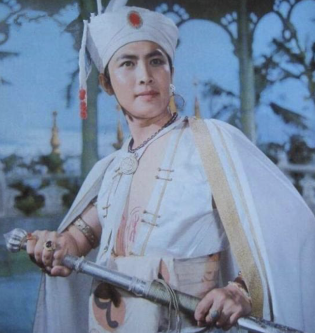 唐国强两段情：前妻除夕夜自杀，二婚娶小12岁妻子，成人生赢家