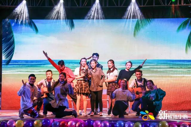 外婆的澎湖湾串词，外婆的澎湖湾串词主持人（2019元旦晚会）