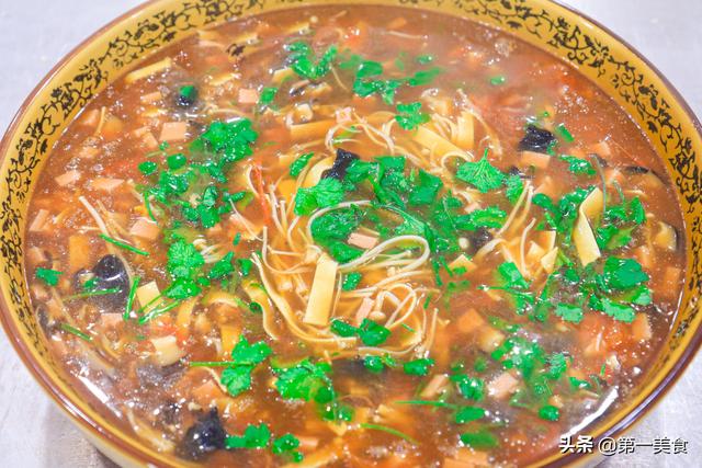 酸辣汤的家常做法，酸辣汤的家常做法窍门（厨师长教你在家轻松做出来）