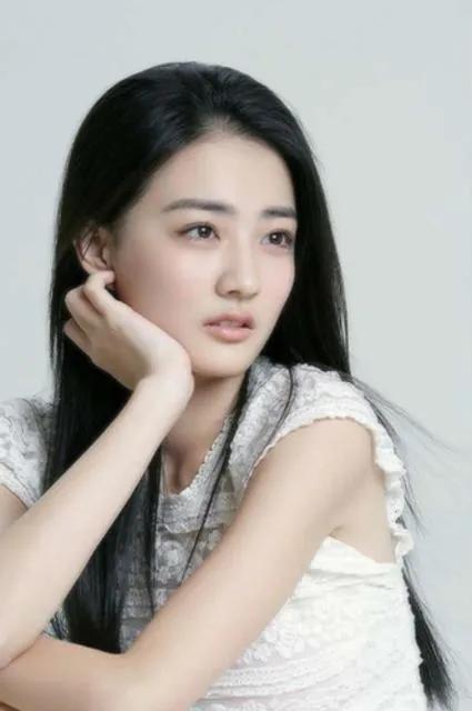 扮演者是徐璐，玉娆扮演者（90后性感小花旦徐璐）