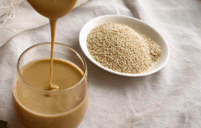 花生黑芝麻酱的做法，黑芝麻花生酱怎么做（自制花生芝麻酱）