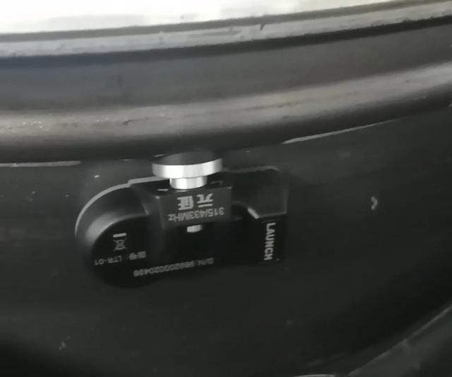 汽车胎压怎么检测 怎样挑选胎压仪，汽车胎压怎么检测（吉利星瑞胎压传感器学习功能操作指引）