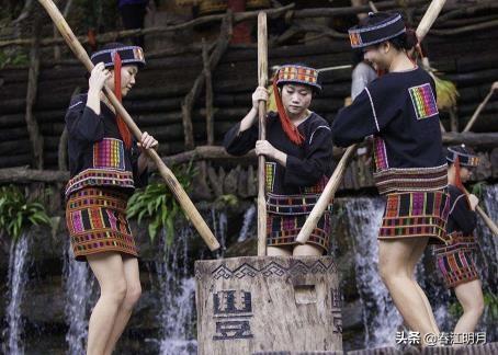 维吾尔族的禁忌，维吾尔族服饰（让你在与少数民族同胞交流过程中游刃有余）