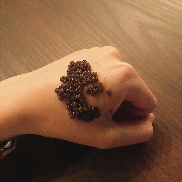 鱼子酱好吃吗，鱼子酱是什么东西（除了贵，你对鱼子酱一无所知）