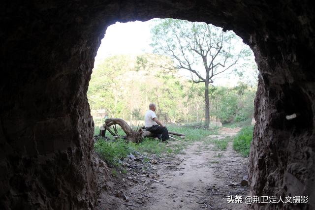 无根之水是什么,无根之水是什么水(山西65岁农民大叔挖山洞吃无根之水) 无根之水是什么,无根之水是什么水(山西65岁农民大叔挖山洞吃无根之水)