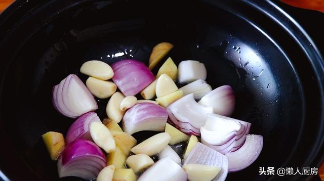 鸡翅煲怎么做，鸡翅怎么炸才好吃（这是砂锅鸡翅煲的做法）