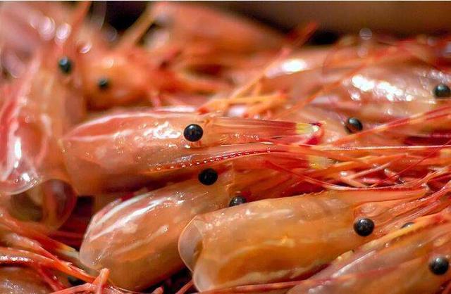 活虾怎么处理干净，活虾怎么处理（活蹦乱跳的大虾怎么处理）