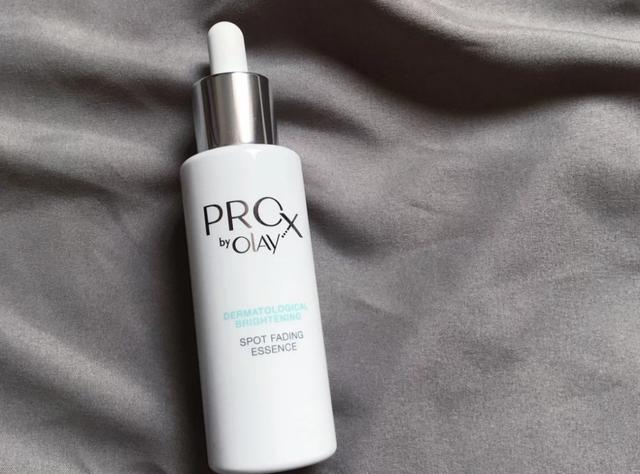 olay淡斑小白瓶，olay淡斑小白瓶真能祛斑吗（OLAY小白瓶和科颜氏淡斑精华对比测评）